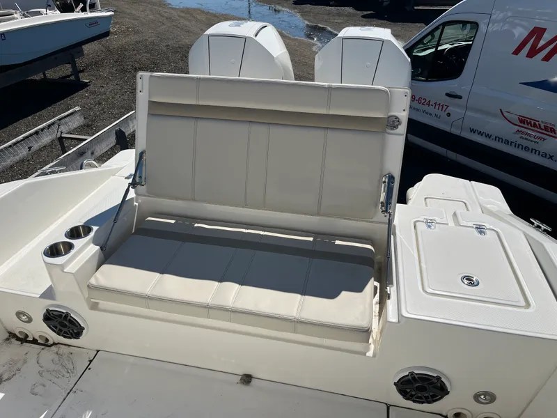 Slide: The Image of Boston Whaler 280 DAUNTLESS 2023 - 20