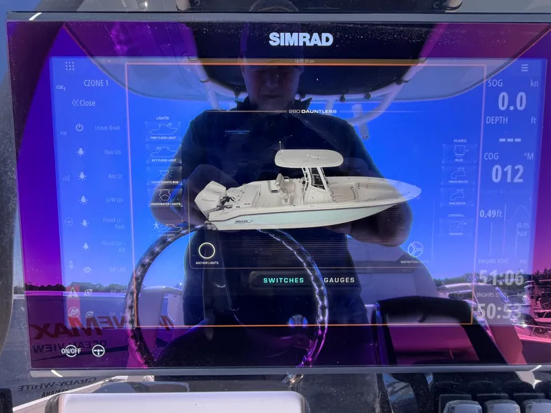 Slide: The Image of Boston Whaler 280 DAUNTLESS 2023 - 8