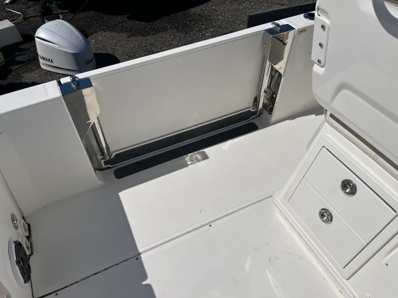 Slide: The Image of Boston Whaler 280 DAUNTLESS 2023 - 12
