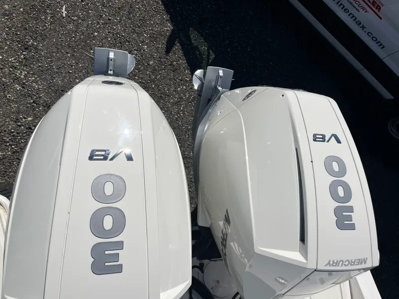 Slide: The Image of Boston Whaler 280 DAUNTLESS 2023 - 16