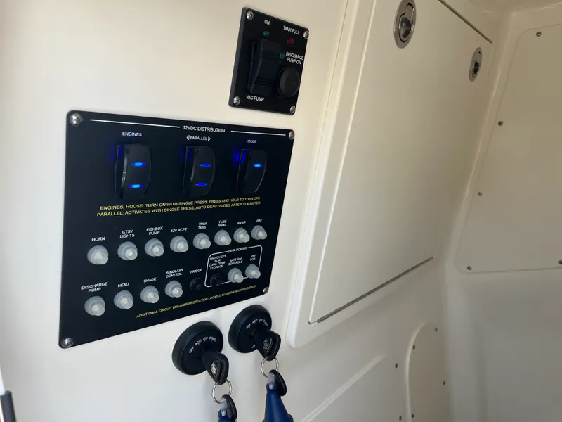Slide: The Image of Boston Whaler 280 DAUNTLESS 2023 - 15
