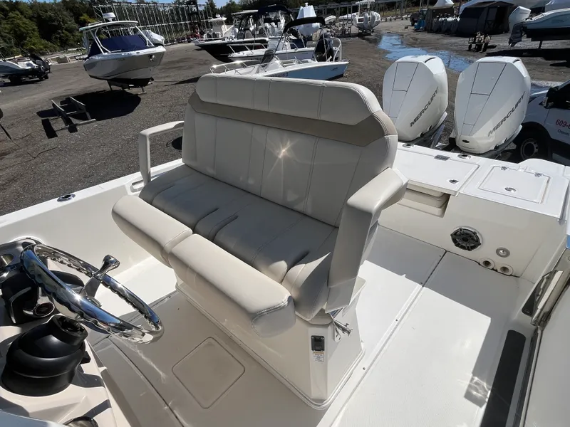 Slide: The Image of Boston Whaler 280 DAUNTLESS 2023 - 9
