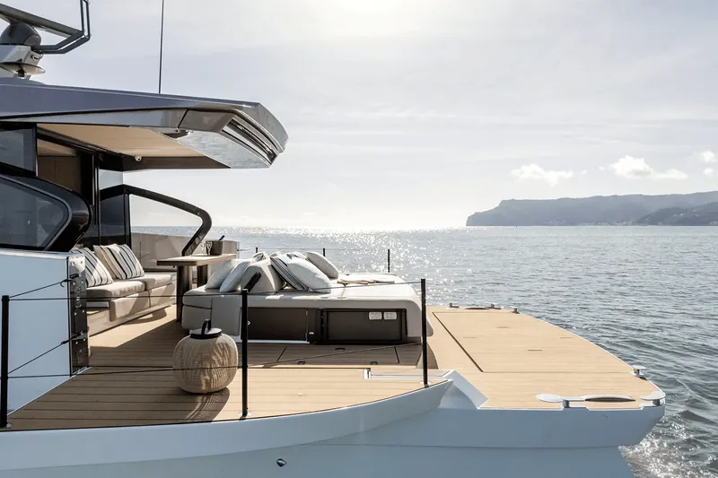 Slide: The Image of Azimut Seadeck 6 2027 - 8