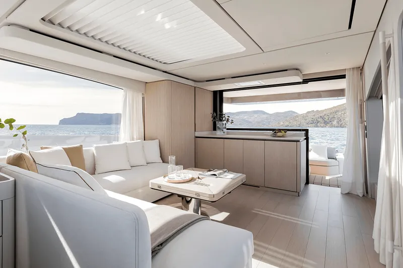 Slide: The Image of Azimut Seadeck 6 2027 - 15