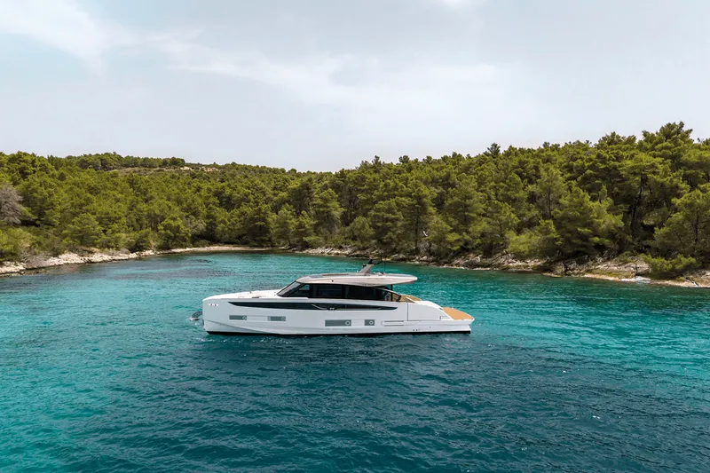 Slide: The Image of Azimut Seadeck 6 2027 - 4
