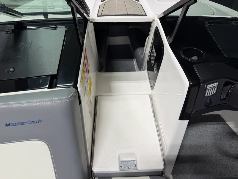 Slide: The Image of Mastercraft PROSTAR 2020 - 35