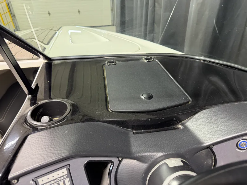 Slide: The Image of Mastercraft PROSTAR 2020 - 32