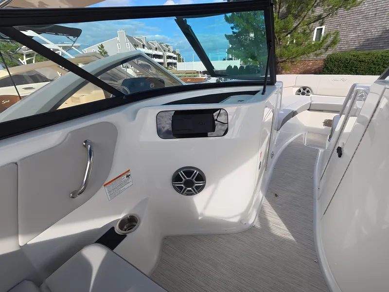 Slide: The Image of Sea Ray SDX 250 Outboard 2027 - 13