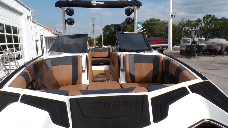 Slide: The Image of Malibu 23 MXZ 2022 - 14