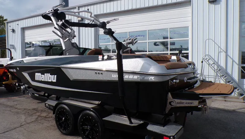 Slide: The Image of Malibu 23 MXZ 2022 - 2