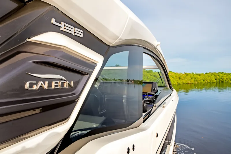 Slide: The Image of Galeon 435 GTO 2025 - 18