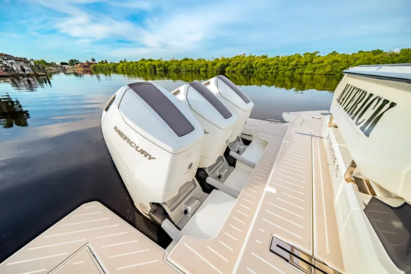 Slide: The Image of Galeon 435 GTO 2025 - 9