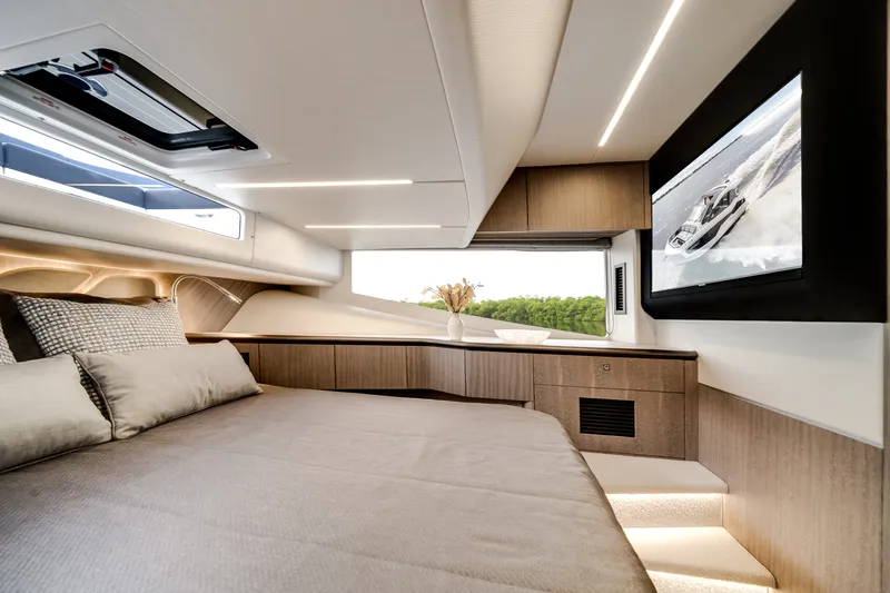 Slide: The Image of Galeon 435 GTO 2025 - 47