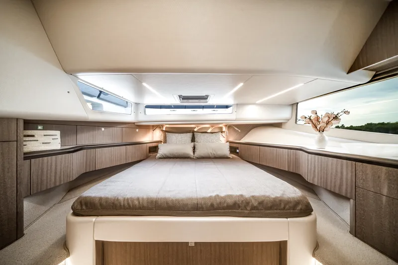 Slide: The Image of Galeon 435 GTO 2025 - 46