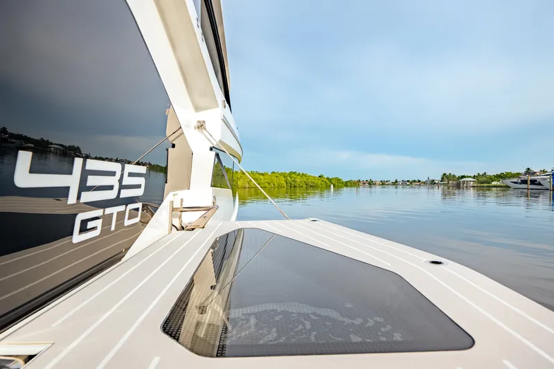 Slide: The Image of Galeon 435 GTO 2025 - 17