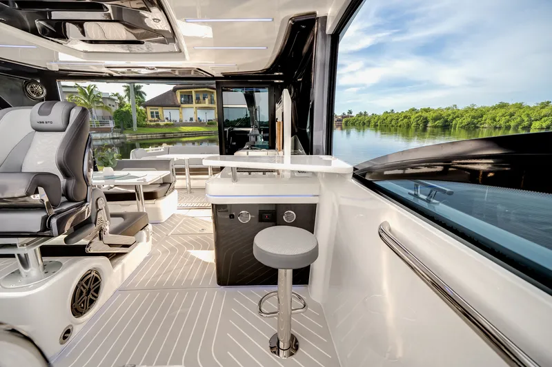 Slide: The Image of Galeon 435 GTO 2025 - 28