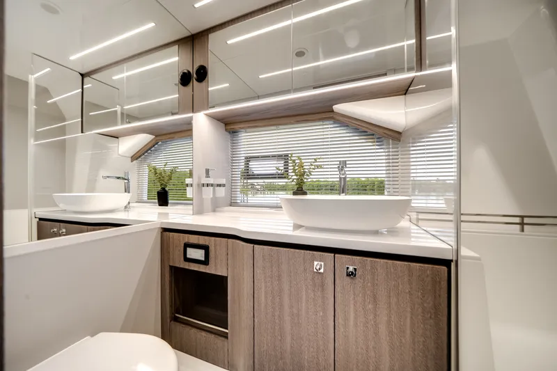 Slide: The Image of Galeon 435 GTO 2025 - 52