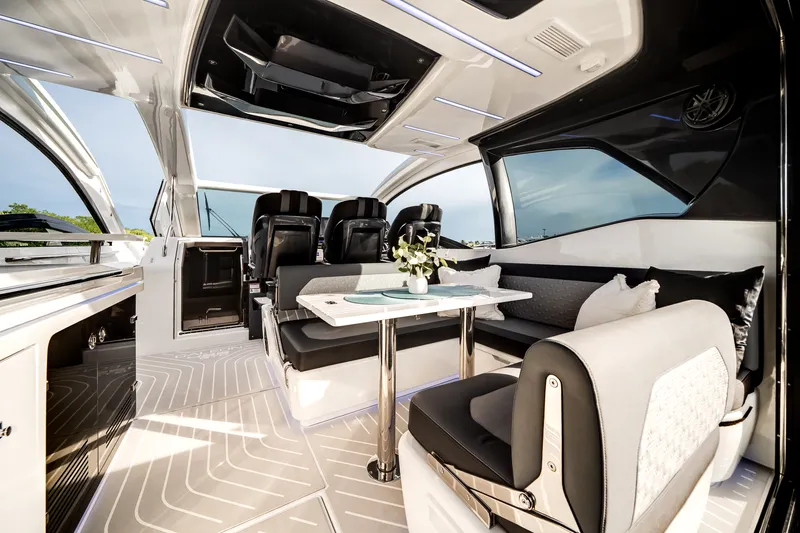 Slide: The Image of Galeon 435 GTO 2025 - 24