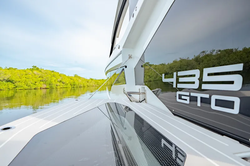 Slide: The Image of Galeon 435 GTO 2025 - 16