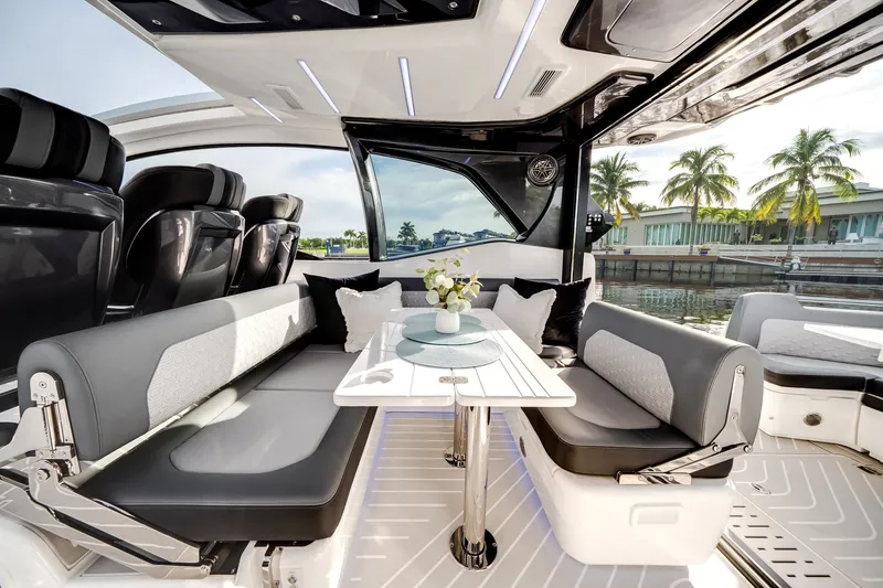 Slide: The Image of Galeon 435 GTO 2025 - 23