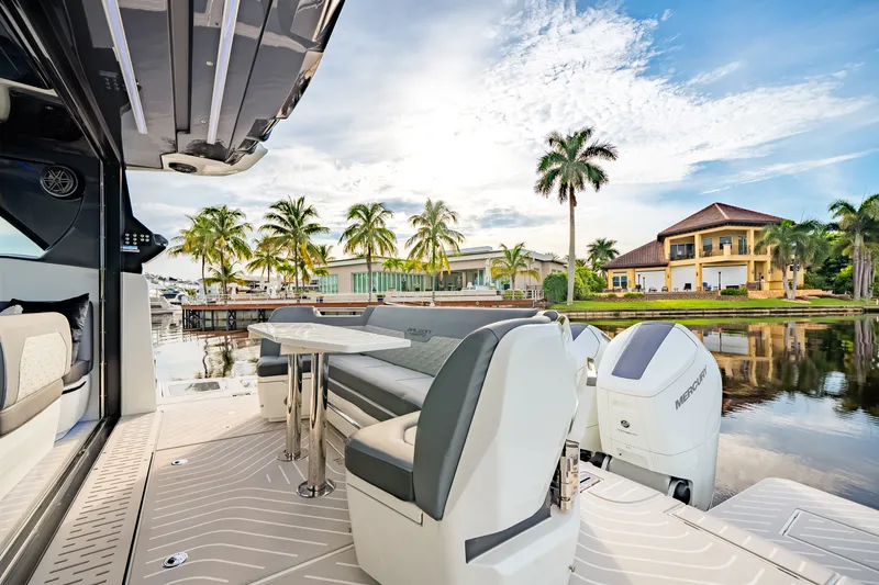 Slide: The Image of Galeon 435 GTO 2025 - 10