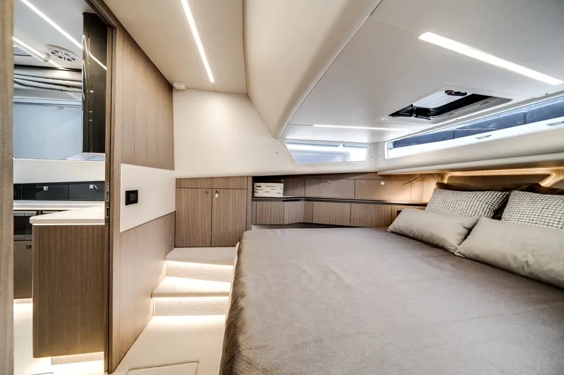 Slide: The Image of Galeon 435 GTO 2025 - 48