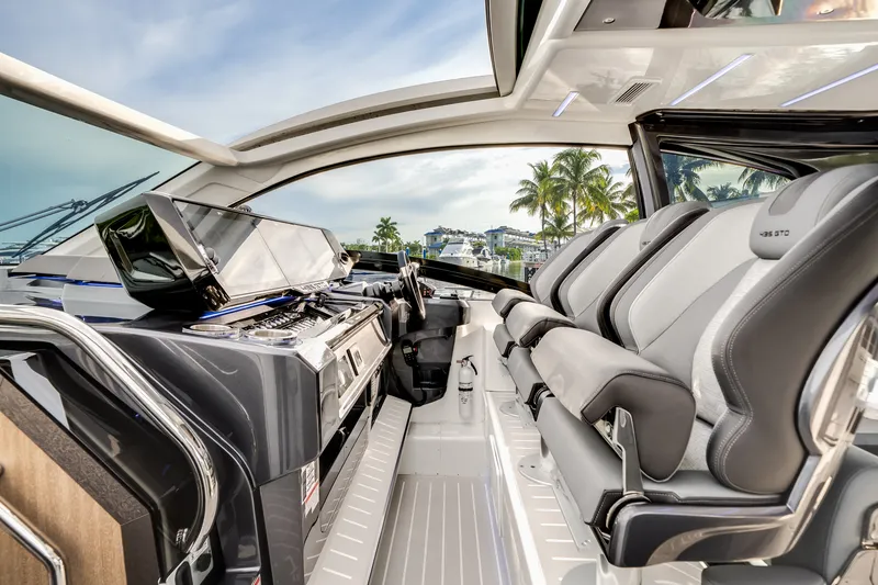 Slide: The Image of Galeon 435 GTO 2025 - 30