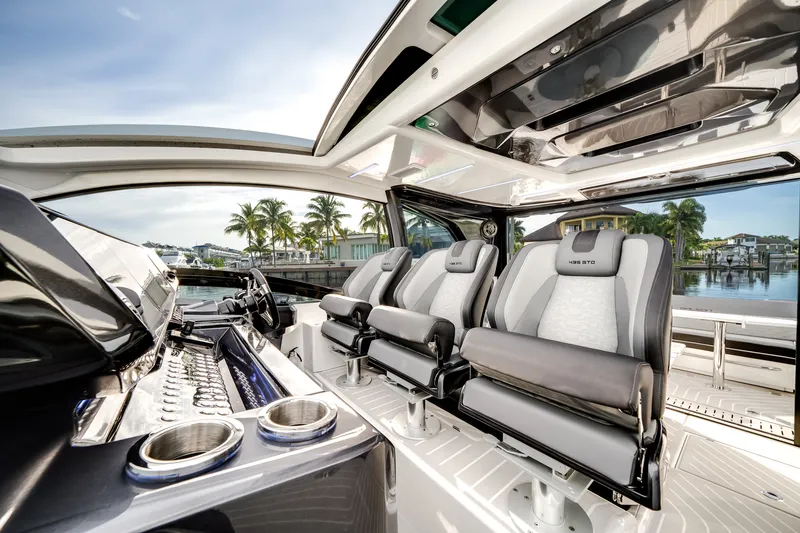 Slide: The Image of Galeon 435 GTO 2025 - 31