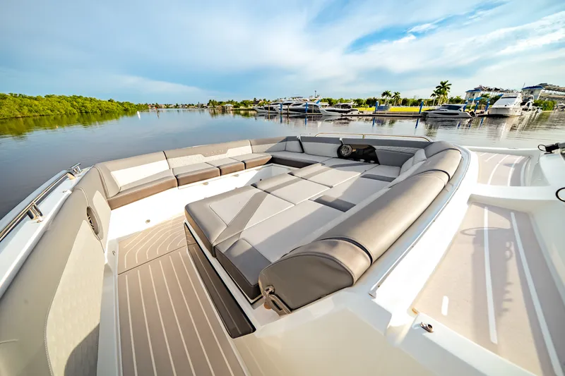 Slide: The Image of Galeon 435 GTO 2025 - 20