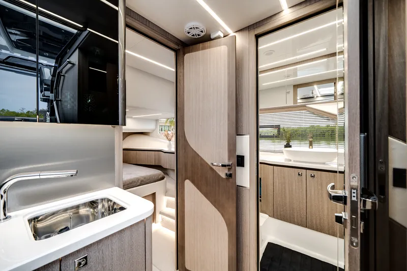 Slide: The Image of Galeon 435 GTO 2025 - 44