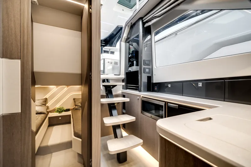 Slide: The Image of Galeon 435 GTO 2025 - 42