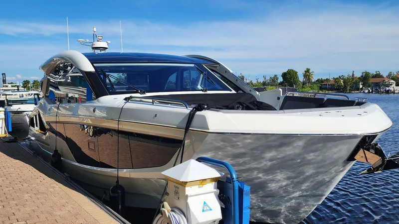 Slide: The Image of Galeon 435 GTO 2025 - 13