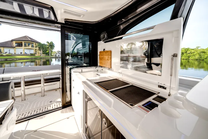Slide: The Image of Galeon 435 GTO 2025 - 26
