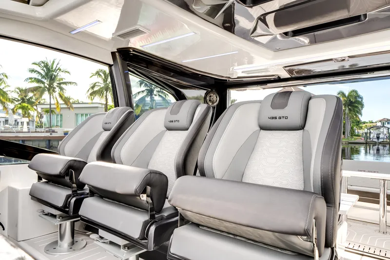 Slide: The Image of Galeon 435 GTO 2025 - 32