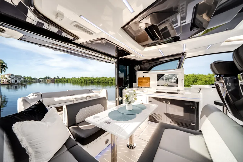 Slide: The Image of Galeon 435 GTO 2025 - 25