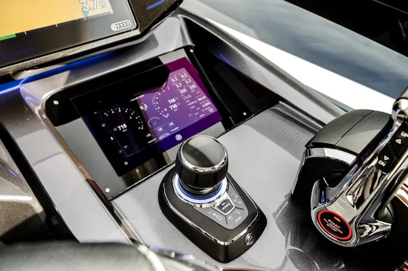 Slide: The Image of Galeon 435 GTO 2025 - 40