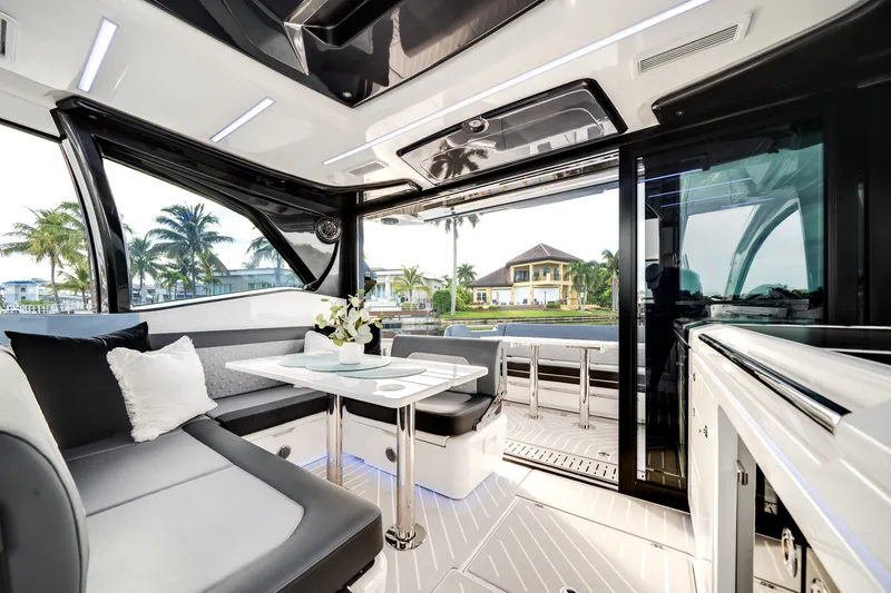 Slide: The Image of Galeon 435 GTO 2025 - 22