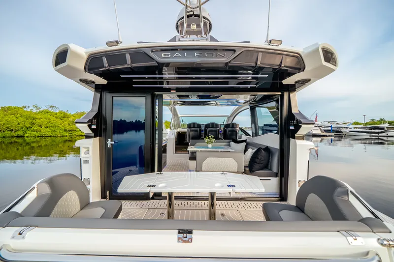 Slide: The Image of Galeon 435 GTO 2025 - 12