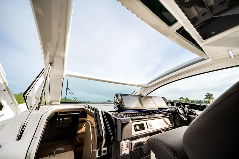 Slide: The Image of Galeon 435 GTO 2025 - 29