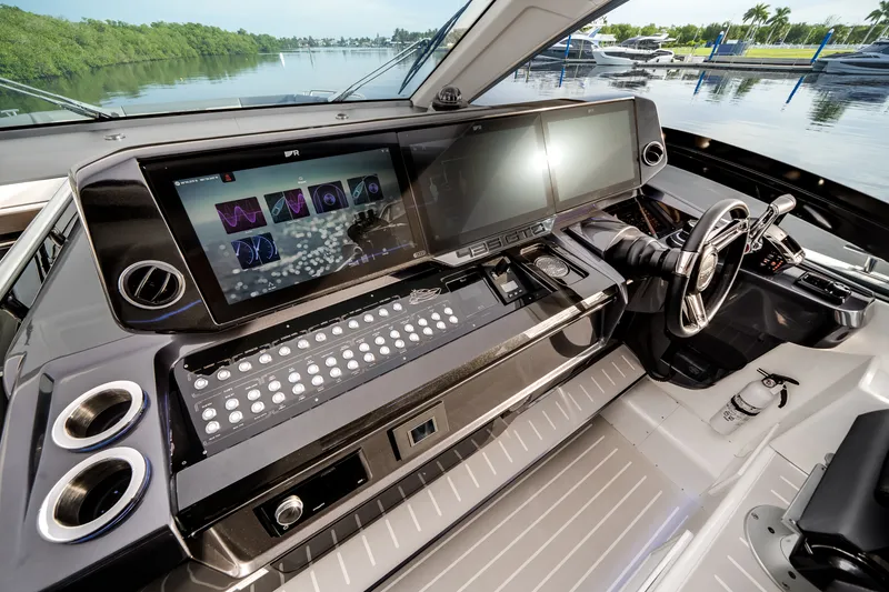 Slide: The Image of Galeon 435 GTO 2025 - 34