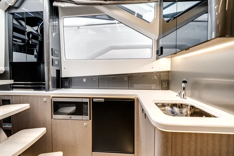 Slide: The Image of Galeon 435 GTO 2025 - 43
