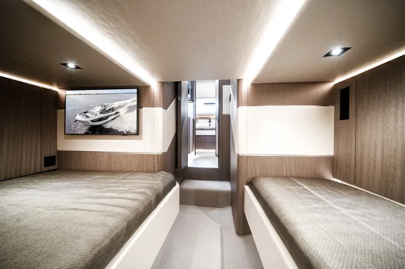 Slide: The Image of Galeon 435 GTO 2025 - 51