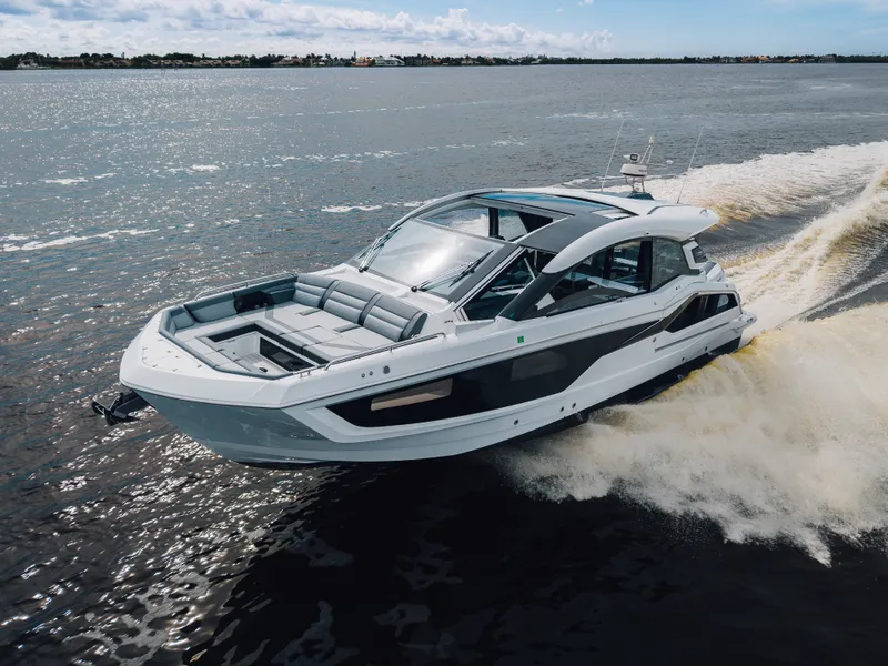Slide: The Image of Galeon 435 GTO 2025 - 61