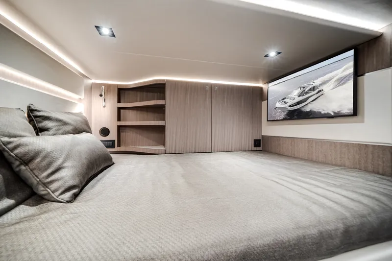 Slide: The Image of Galeon 435 GTO 2025 - 50