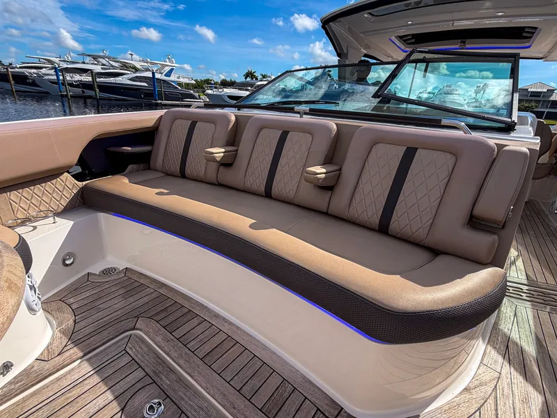 Slide: The Image of Sea Ray SLX 400 OB 2019 - 36