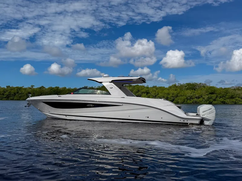 Slide: The Image of Sea Ray SLX 400 OB 2019 - 1