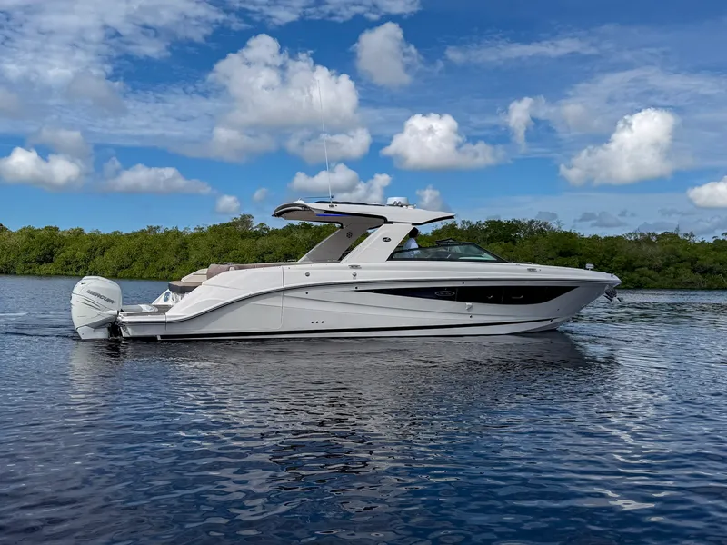Slide: The Image of Sea Ray SLX 400 OB 2019 - 8