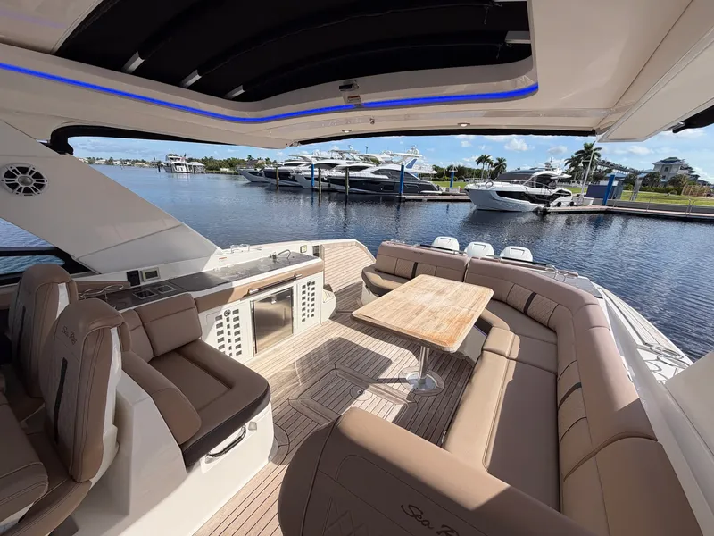 Slide: The Image of Sea Ray SLX 400 OB 2019 - 17