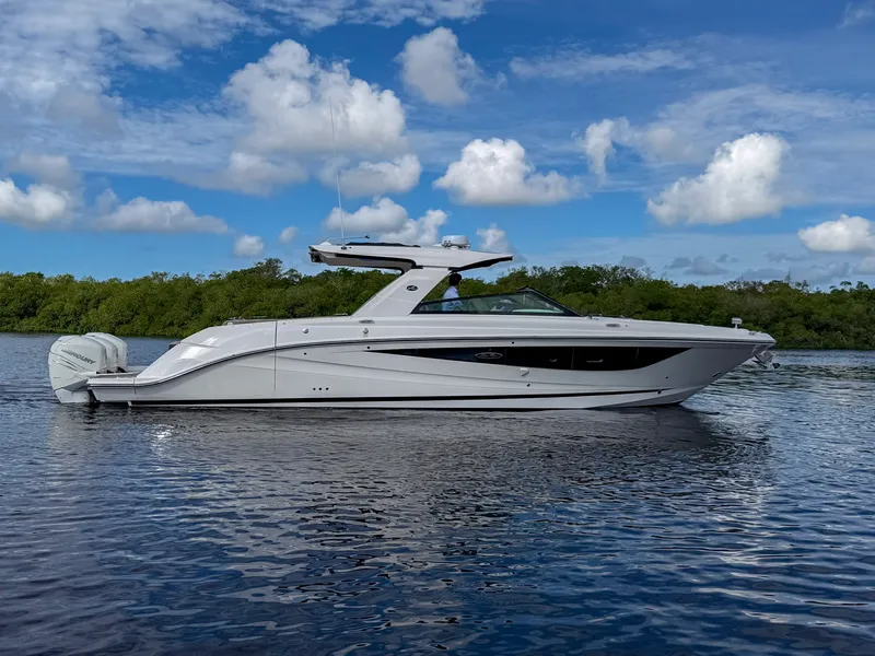 Slide: The Image of Sea Ray SLX 400 OB 2019 - 9
