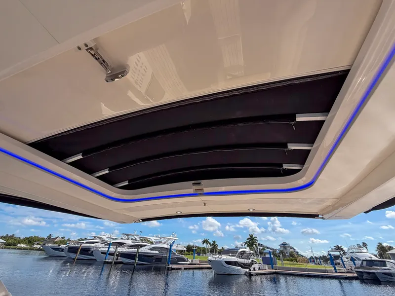 Slide: The Image of Sea Ray SLX 400 OB 2019 - 18
